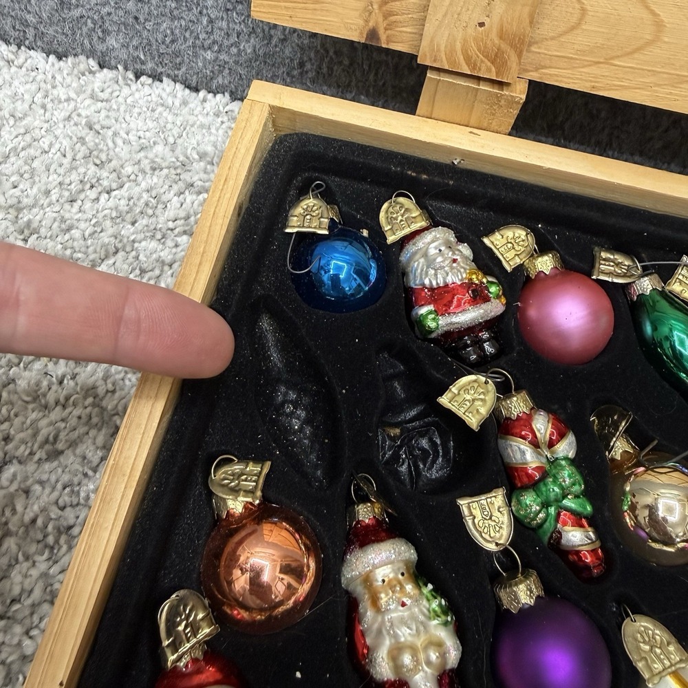 Thomas Pacconi Museum Series Miniature Christmas Ornament In Wood Box (READ) 46 - Picture 7 of 16
